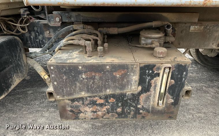 image for item OM9846 2009 International  7500 dump truck