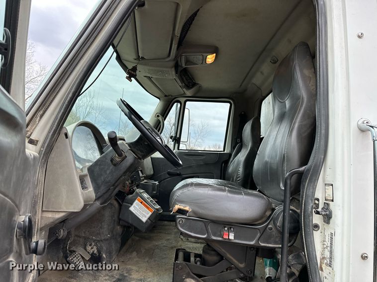 image for item OM9846 2009 International  7500 dump truck