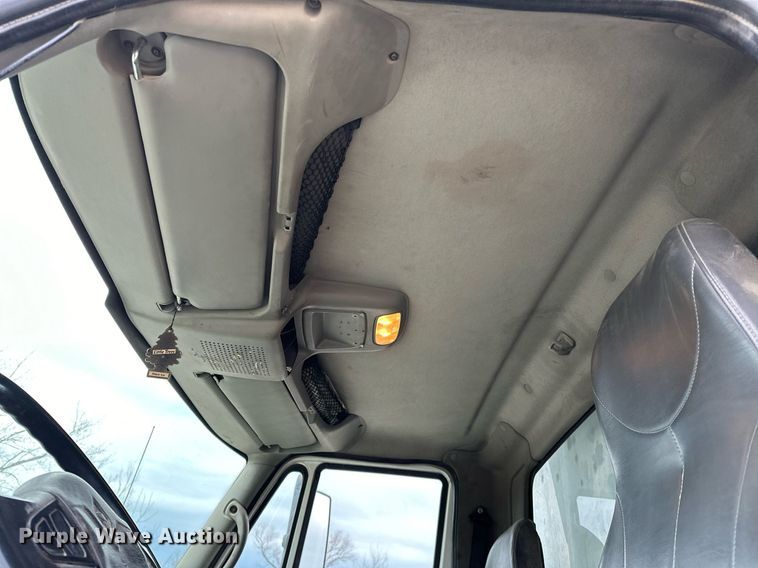 image for item OM9846 2009 International  7500 dump truck