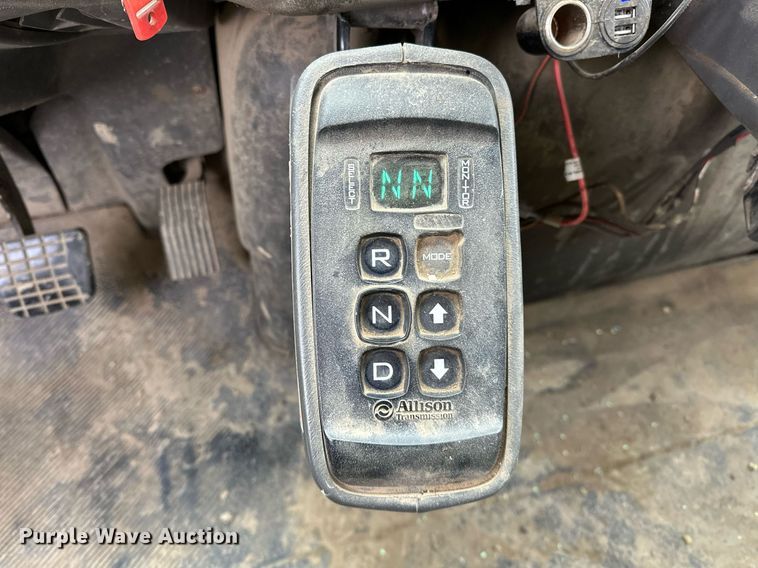 image for item OM9846 2009 International  7500 dump truck