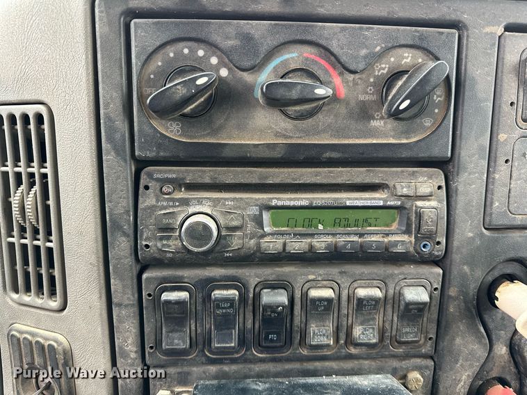 image for item OM9846 2009 International  7500 dump truck