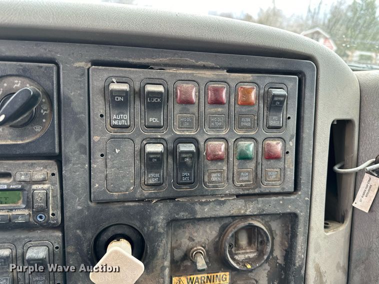 image for item OM9846 2009 International  7500 dump truck