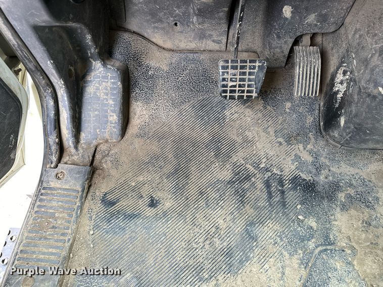 image for item OM9846 2009 International  7500 dump truck