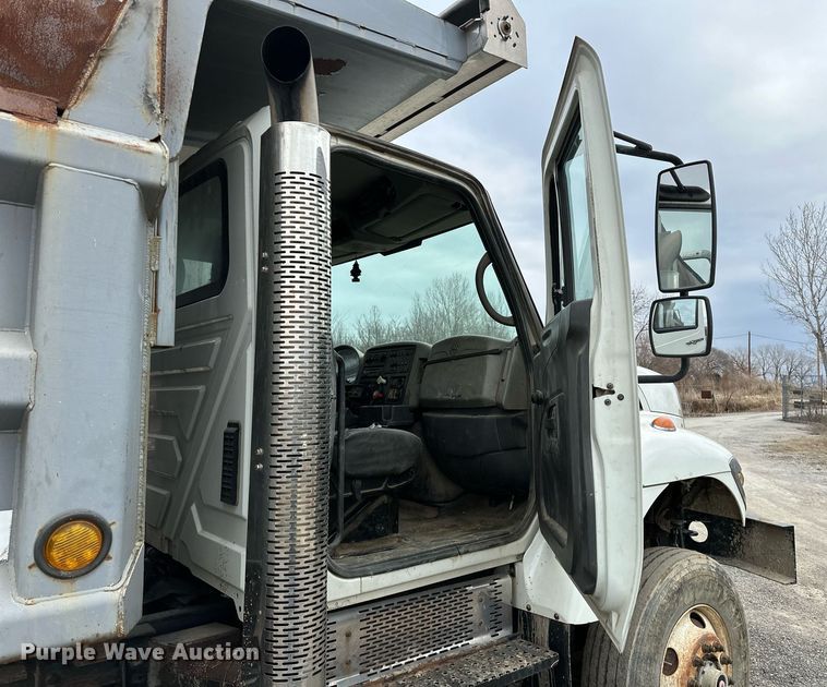 image for item OM9846 2009 International  7500 dump truck