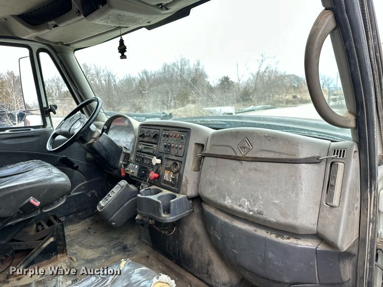 image for item OM9846 2009 International  7500 dump truck