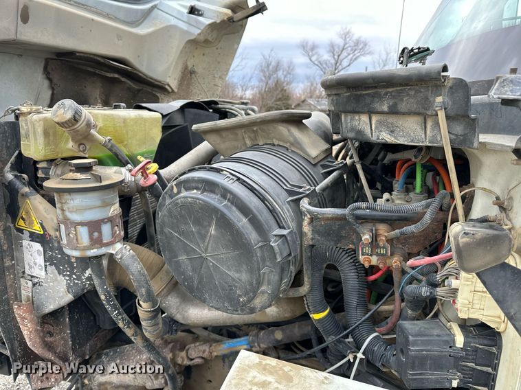 image for item OM9846 2009 International  7500 dump truck