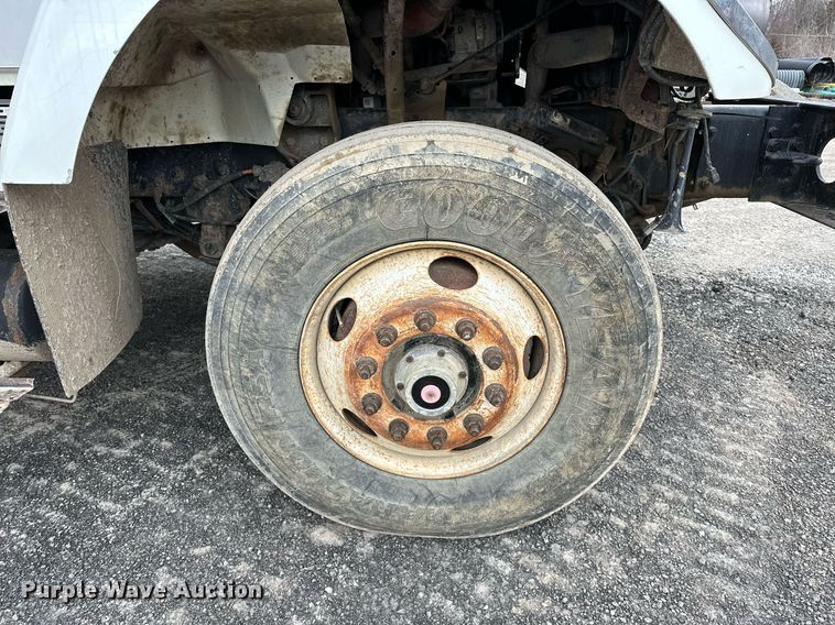 image for item OM9846 2009 International  7500 dump truck