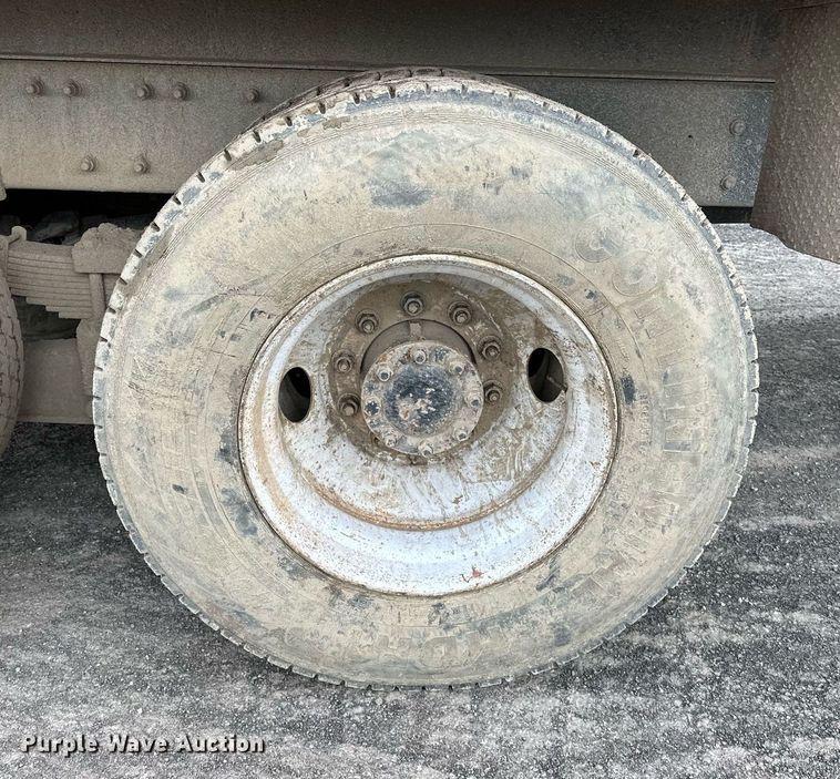 image for item OM9846 2009 International  7500 dump truck