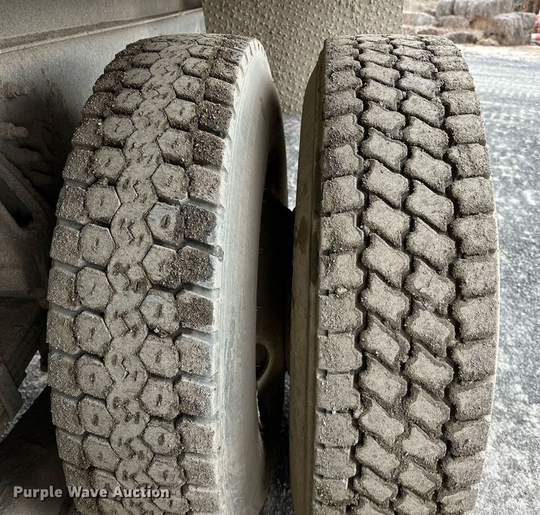 image for item OM9846 2009 International  7500 dump truck