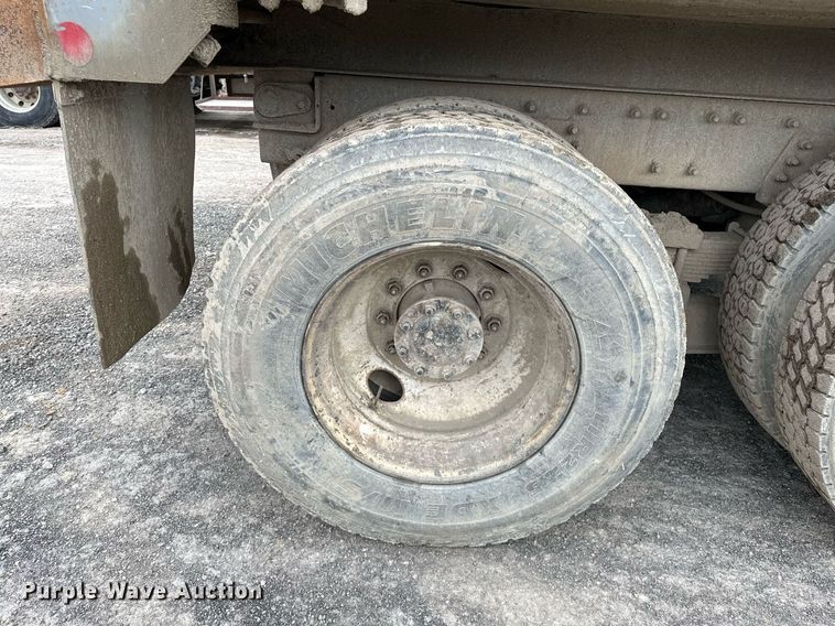 image for item OM9846 2009 International  7500 dump truck