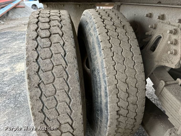 image for item OM9846 2009 International  7500 dump truck