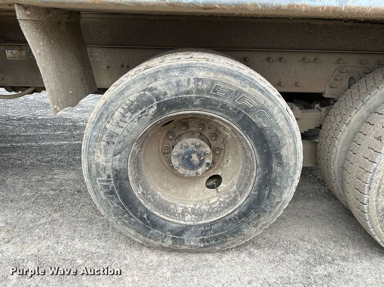 image for item OM9846 2009 International  7500 dump truck