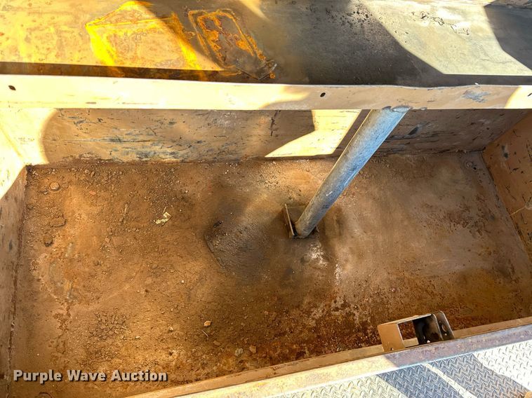 image for item OM9848 2010 Starlite  utility trailer