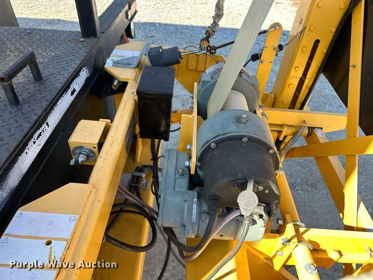 image for item OM9849 1999 International  4900 box truck with crash attenuator