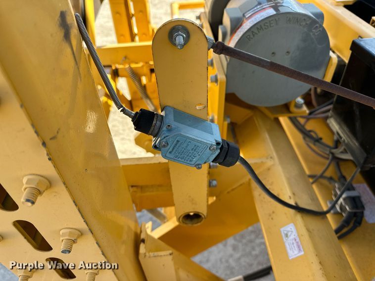 image for item OM9849 1999 International  4900 box truck with crash attenuator