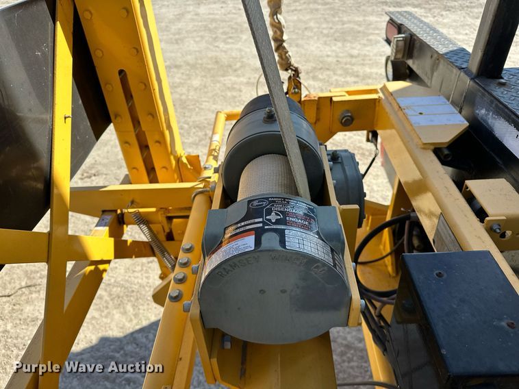 image for item OM9849 1999 International  4900 box truck with crash attenuator