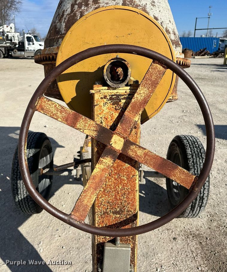 image for item OM9850 Concrete mixer