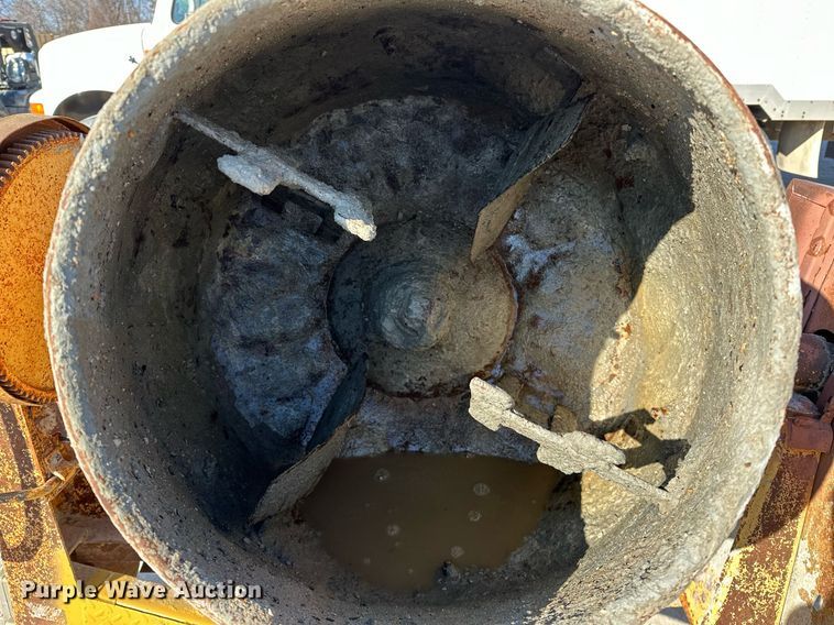 image for item OM9850 Concrete mixer