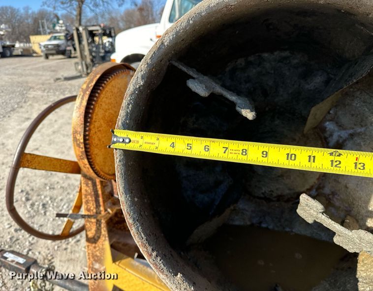 image for item OM9850 Concrete mixer