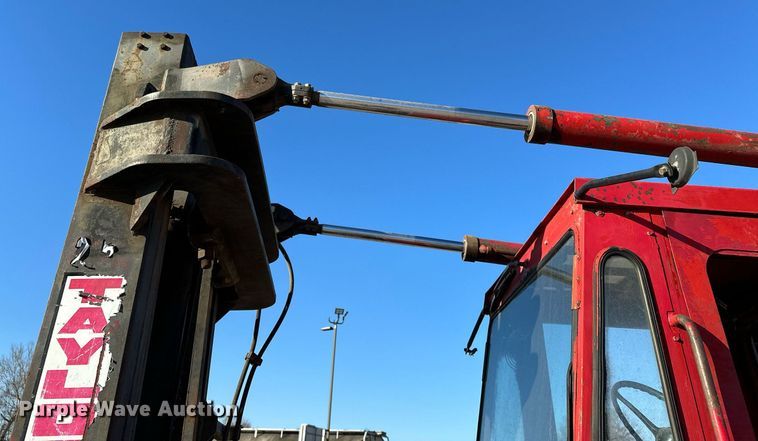 image for item OM9853 1983 Taylor TE-250S forklift