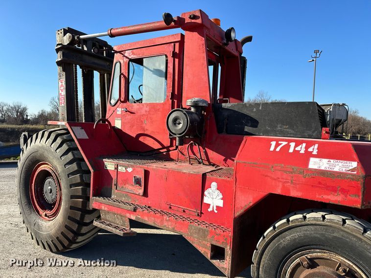 image for item OM9853 1983 Taylor TE-250S forklift