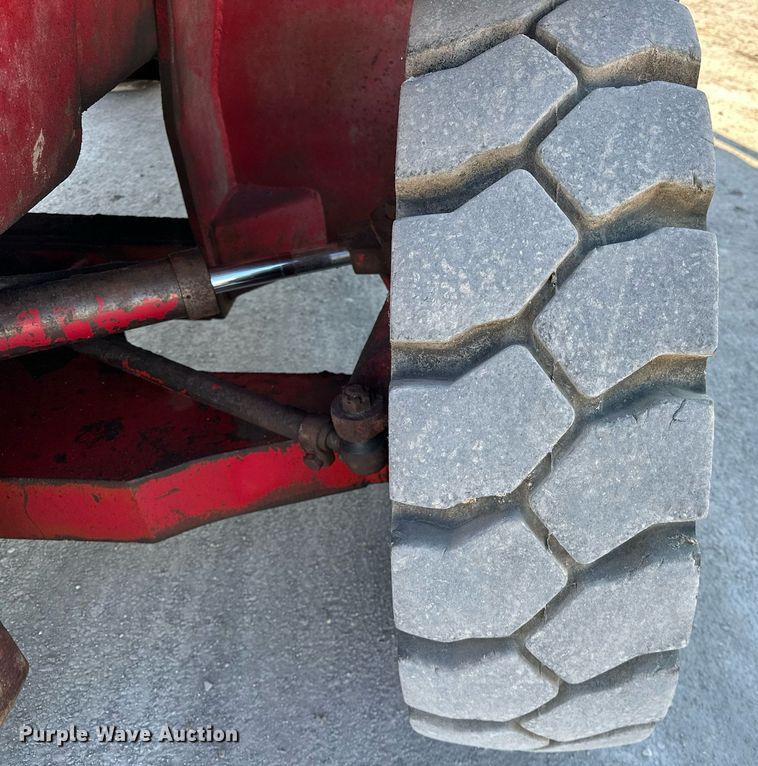 image for item OM9853 1983 Taylor TE-250S forklift