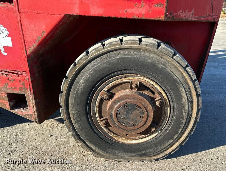 image for item OM9853 1983 Taylor TE-250S forklift