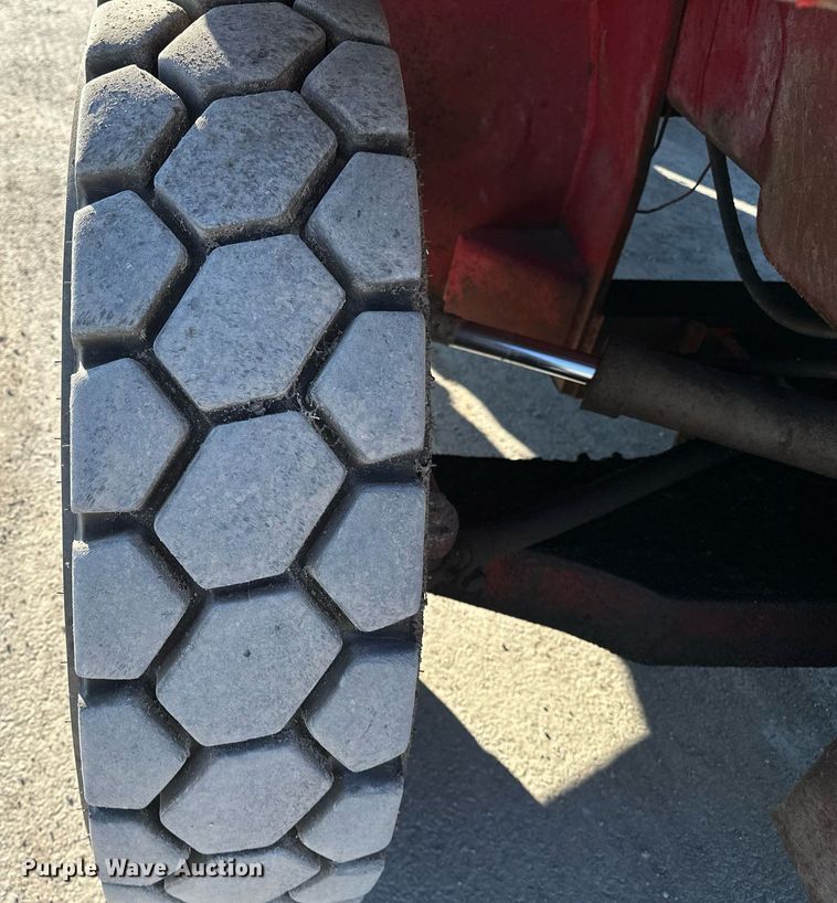 image for item OM9853 1983 Taylor TE-250S forklift