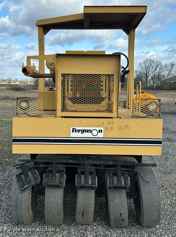 image for item OM9870 1993 Ferguson SP-912 pneumatic roller