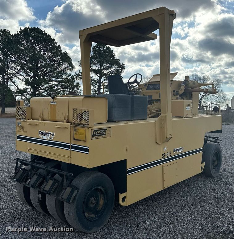 image for item OM9870 1993 Ferguson SP-912 pneumatic roller