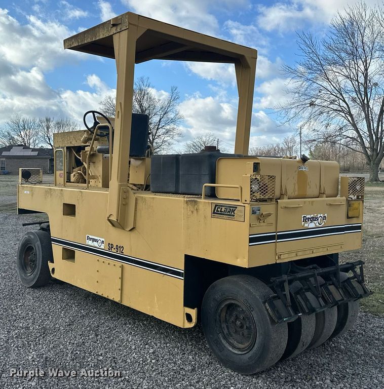 image for item OM9870 1993 Ferguson SP-912 pneumatic roller