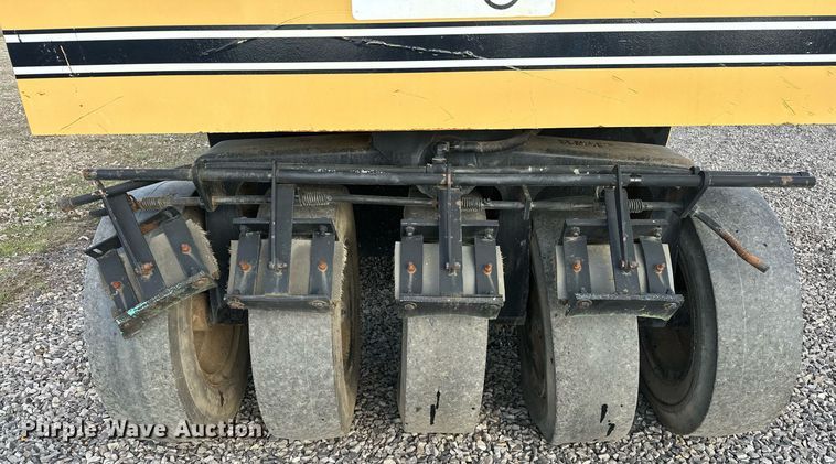 image for item OM9870 1993 Ferguson SP-912 pneumatic roller