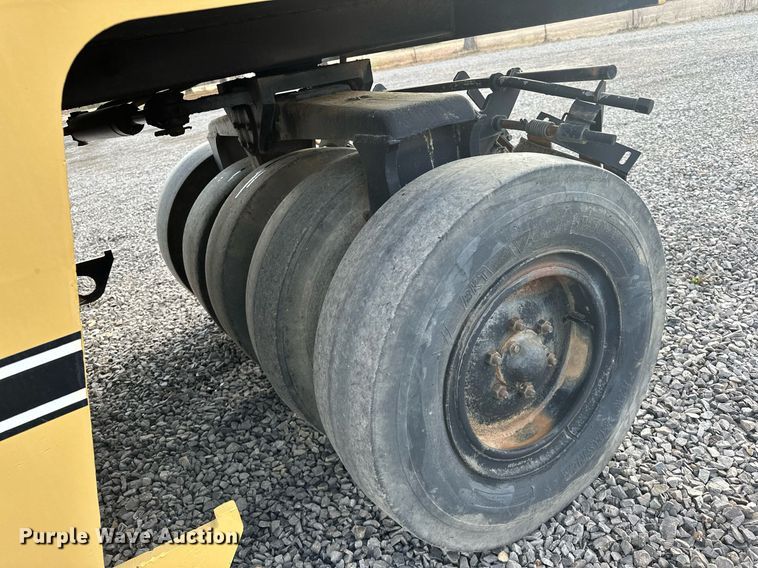 image for item OM9870 1993 Ferguson SP-912 pneumatic roller