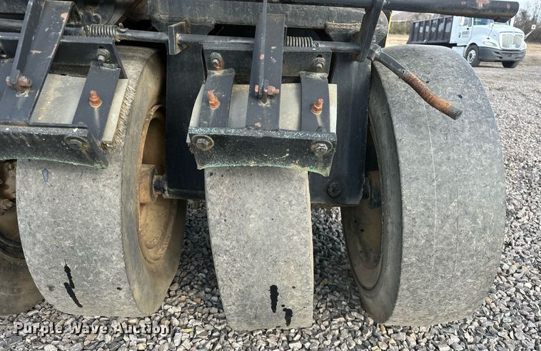 image for item OM9870 1993 Ferguson SP-912 pneumatic roller