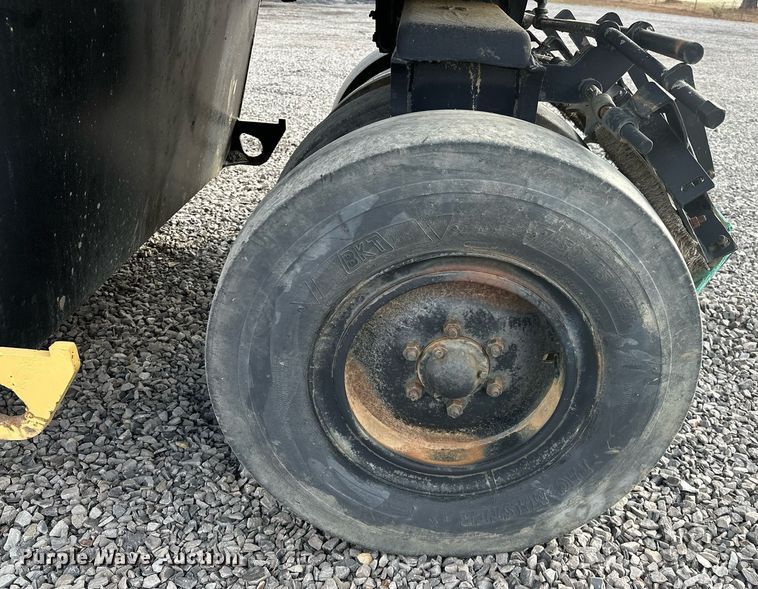 image for item OM9870 1993 Ferguson SP-912 pneumatic roller