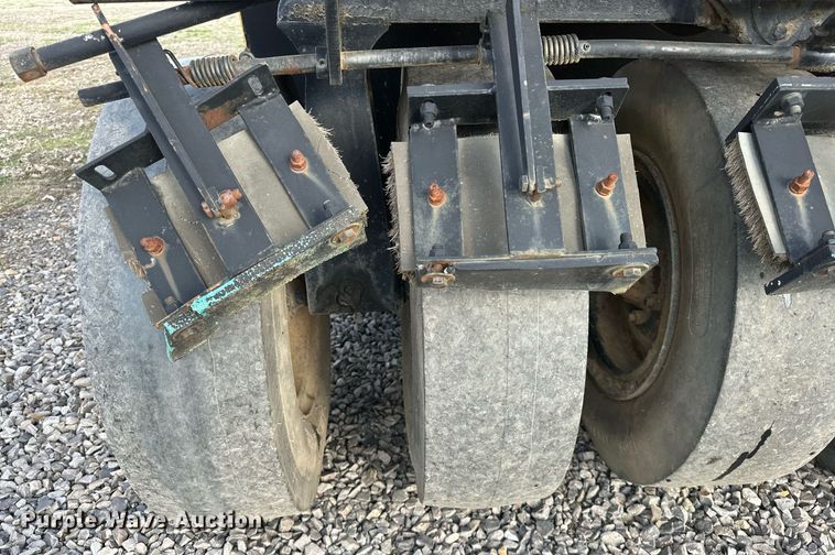 image for item OM9870 1993 Ferguson SP-912 pneumatic roller