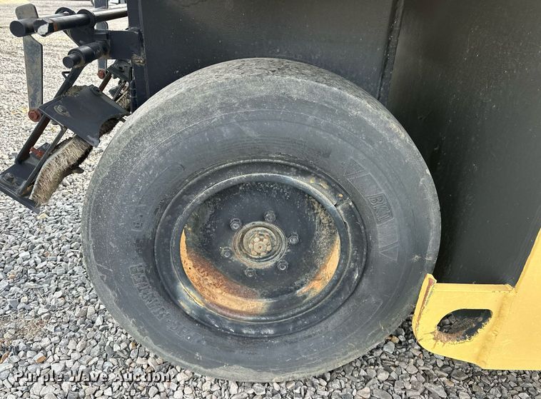 image for item OM9870 1993 Ferguson SP-912 pneumatic roller