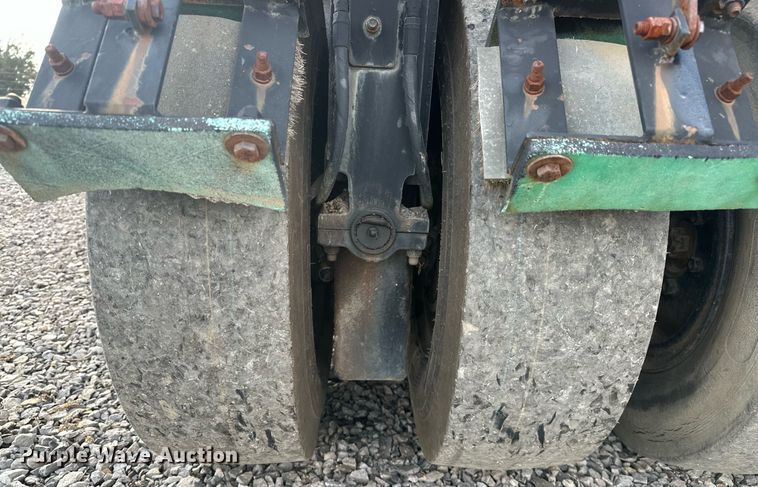 image for item OM9870 1993 Ferguson SP-912 pneumatic roller