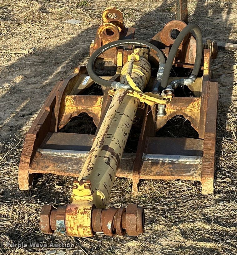 image for item OM9934 Excavator hydraulic thumb