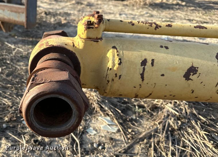 image for item OM9934 Excavator hydraulic thumb