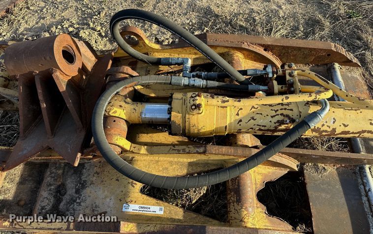 image for item OM9934 Excavator hydraulic thumb