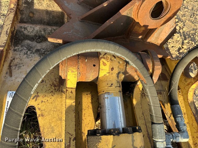 image for item OM9934 Excavator hydraulic thumb