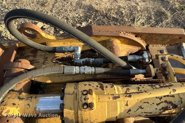 image for item OM9934 Excavator hydraulic thumb