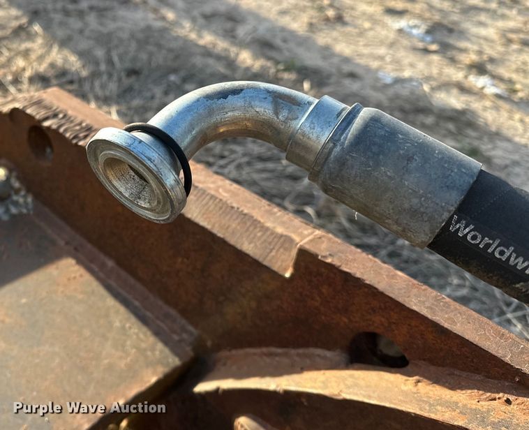 image for item OM9934 Excavator hydraulic thumb