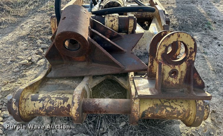 image for item OM9934 Excavator hydraulic thumb