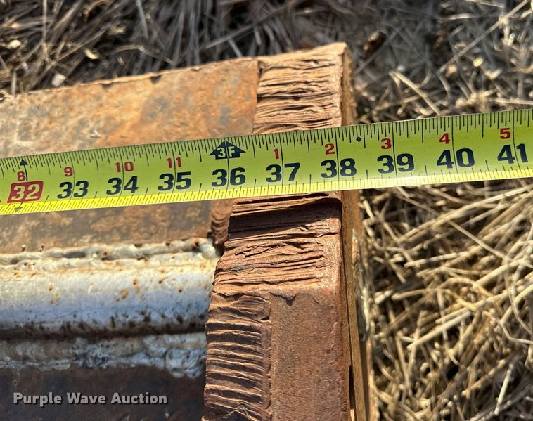 image for item OM9934 Excavator hydraulic thumb