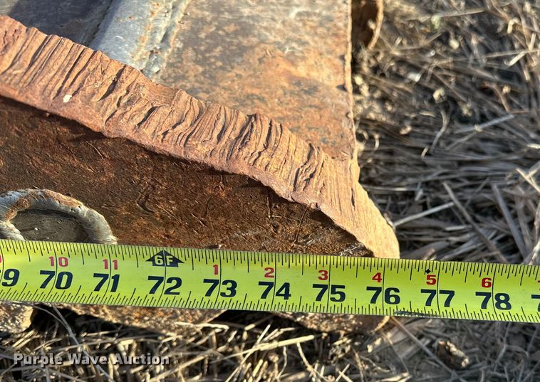 image for item OM9934 Excavator hydraulic thumb