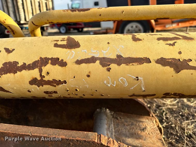 image for item OM9934 Excavator hydraulic thumb