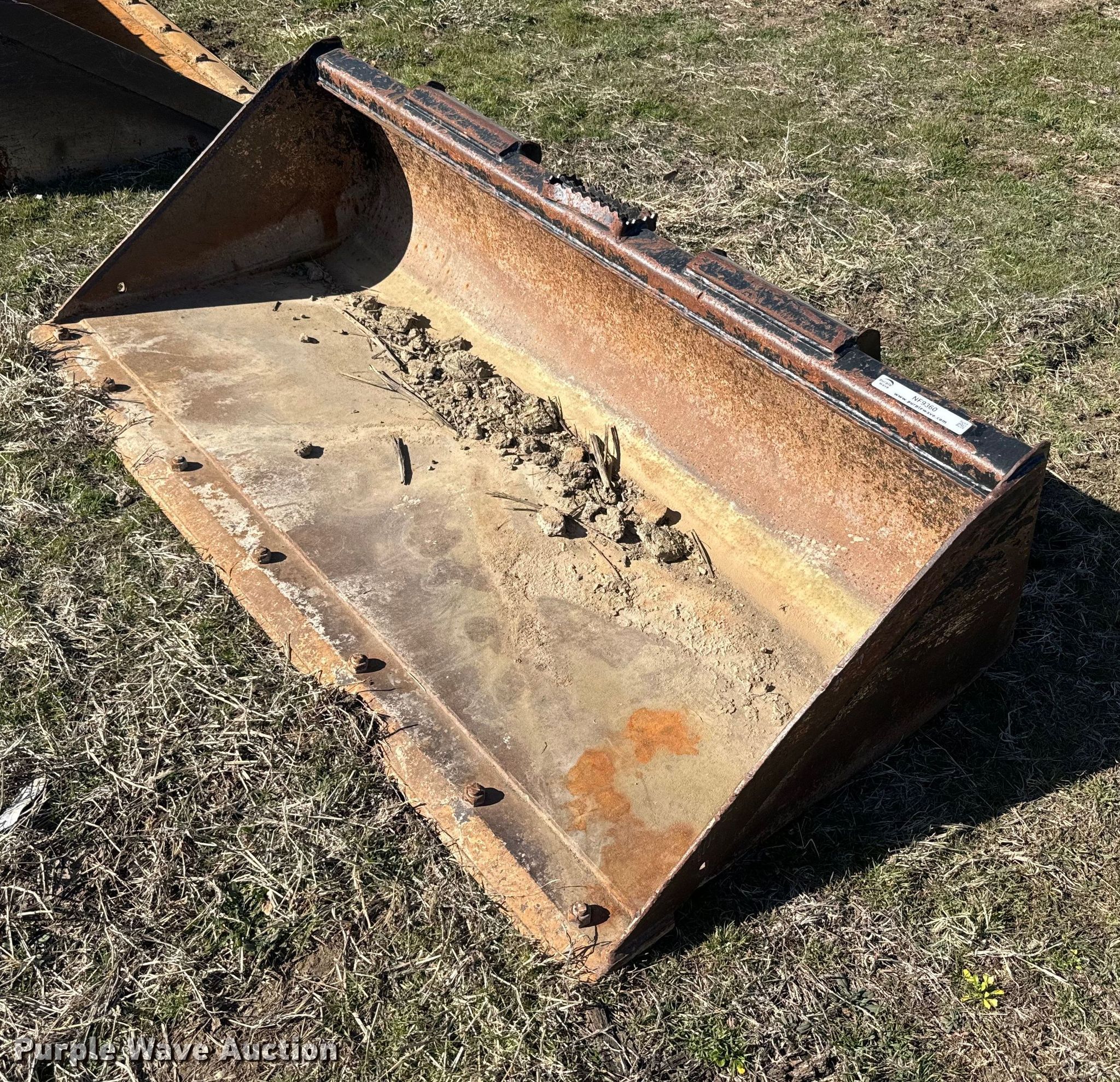 John Deere C72 skid steer bucket in Alma, KS Item NF9360 for sale