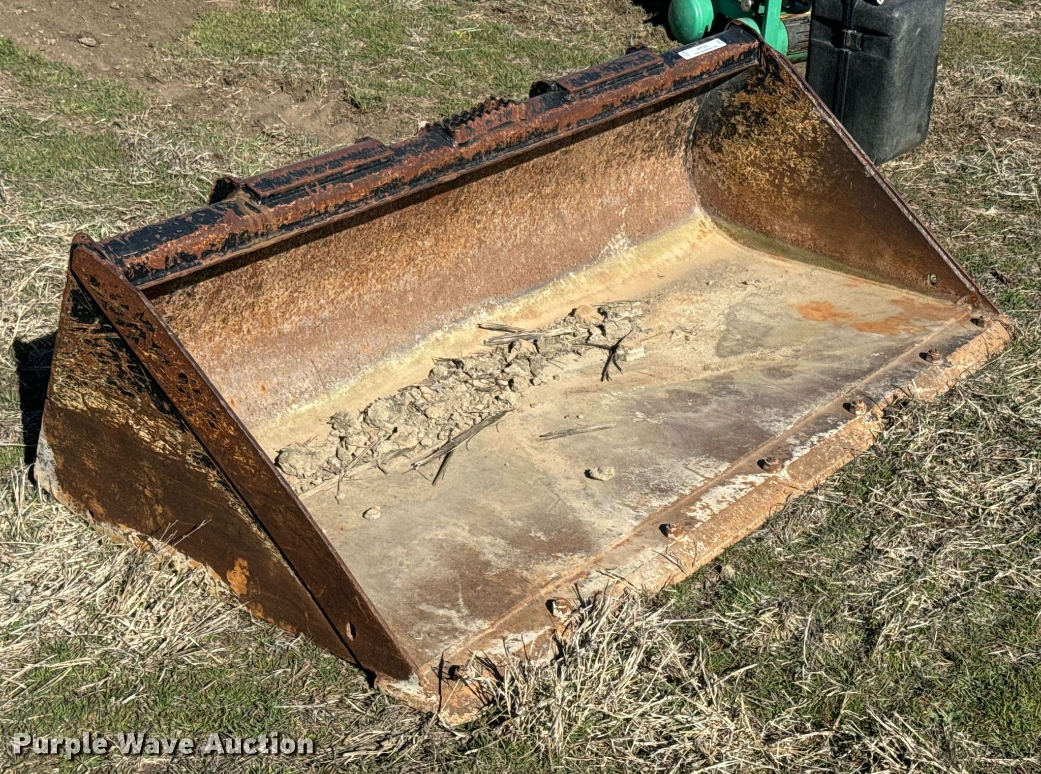 John Deere C72 skid steer bucket in Alma, KS Item NF9360 for sale